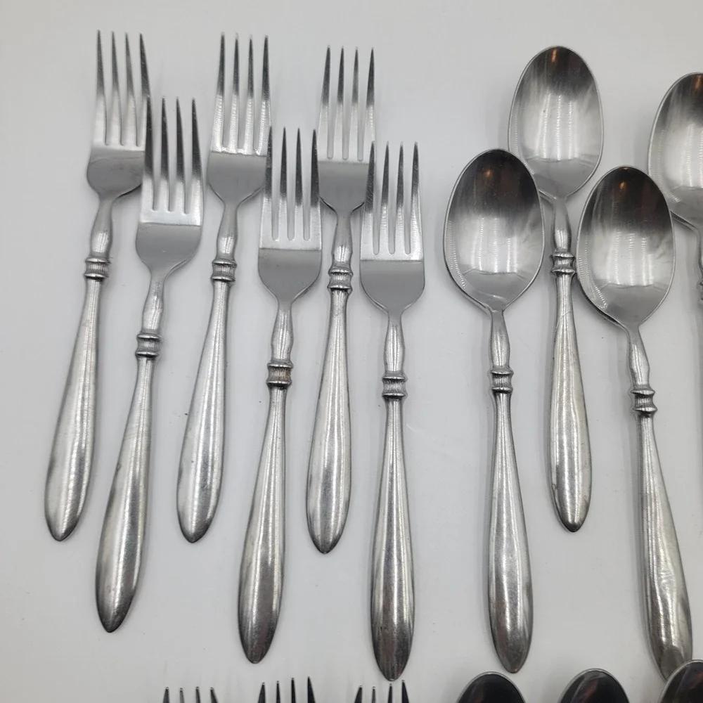 21 pc Stainless Steel UNF2216 Flatware Set Ribbed Neck Teardrop Handle